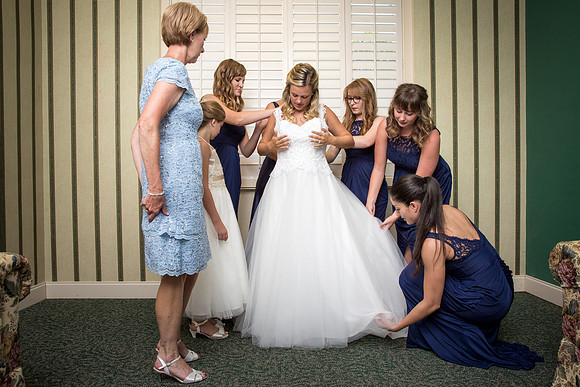 The Getting Ready Photos30